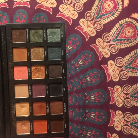 UD BORN TO RUN PALETTE - Picture 2 of 2